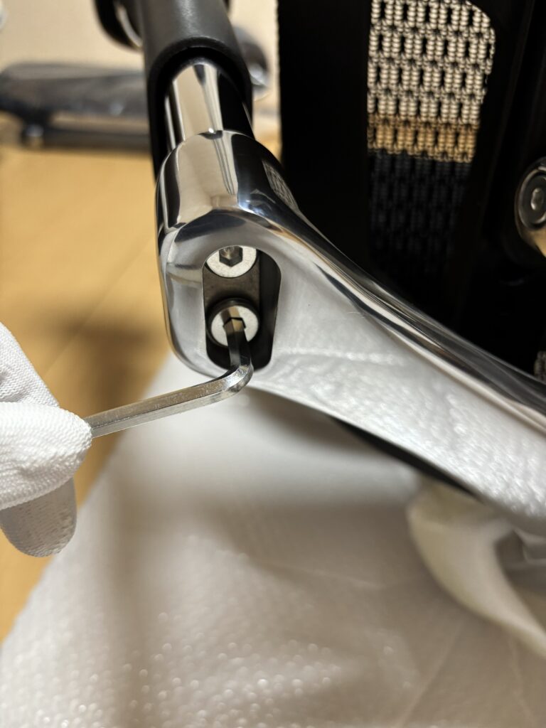 アームレストの取り付け