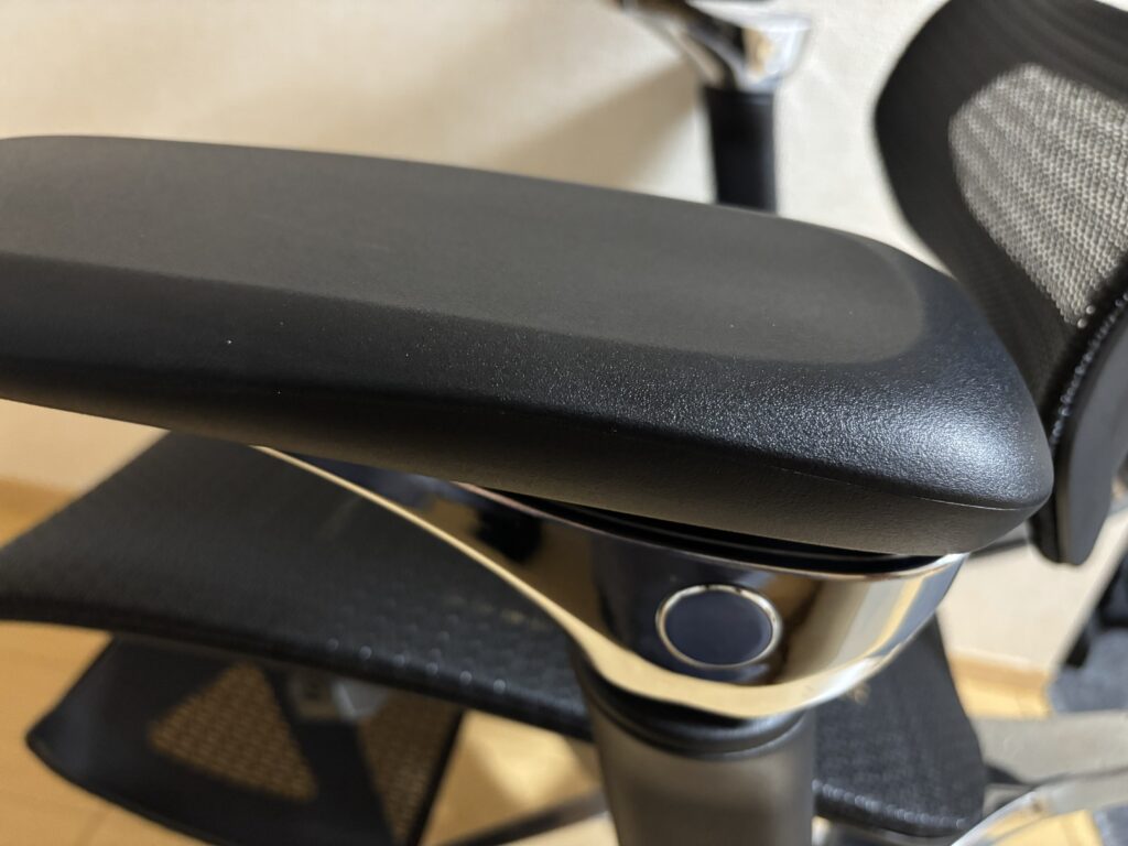 Rasical Chair Eliteのアームレストの形状