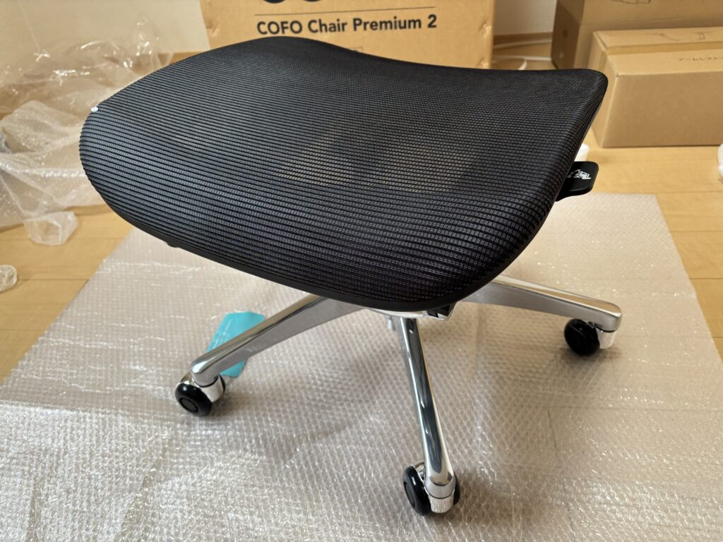 シリンダーに座面を差し込む