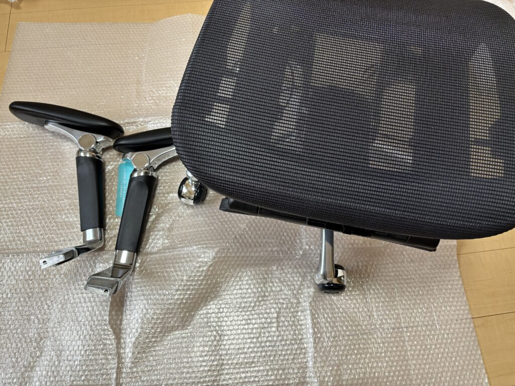 アームレストの取り付け