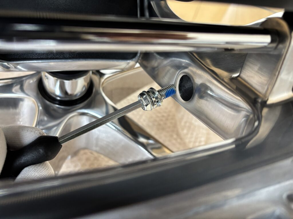 アームレストの取り付け