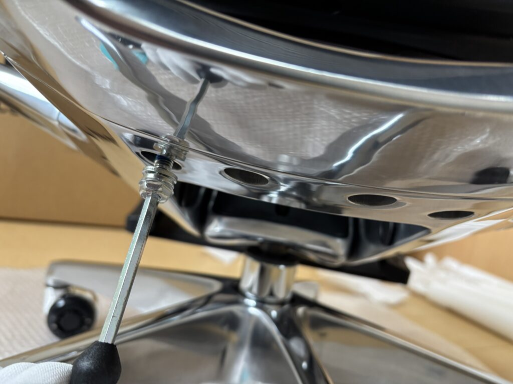 背もたれ部分の取り付け