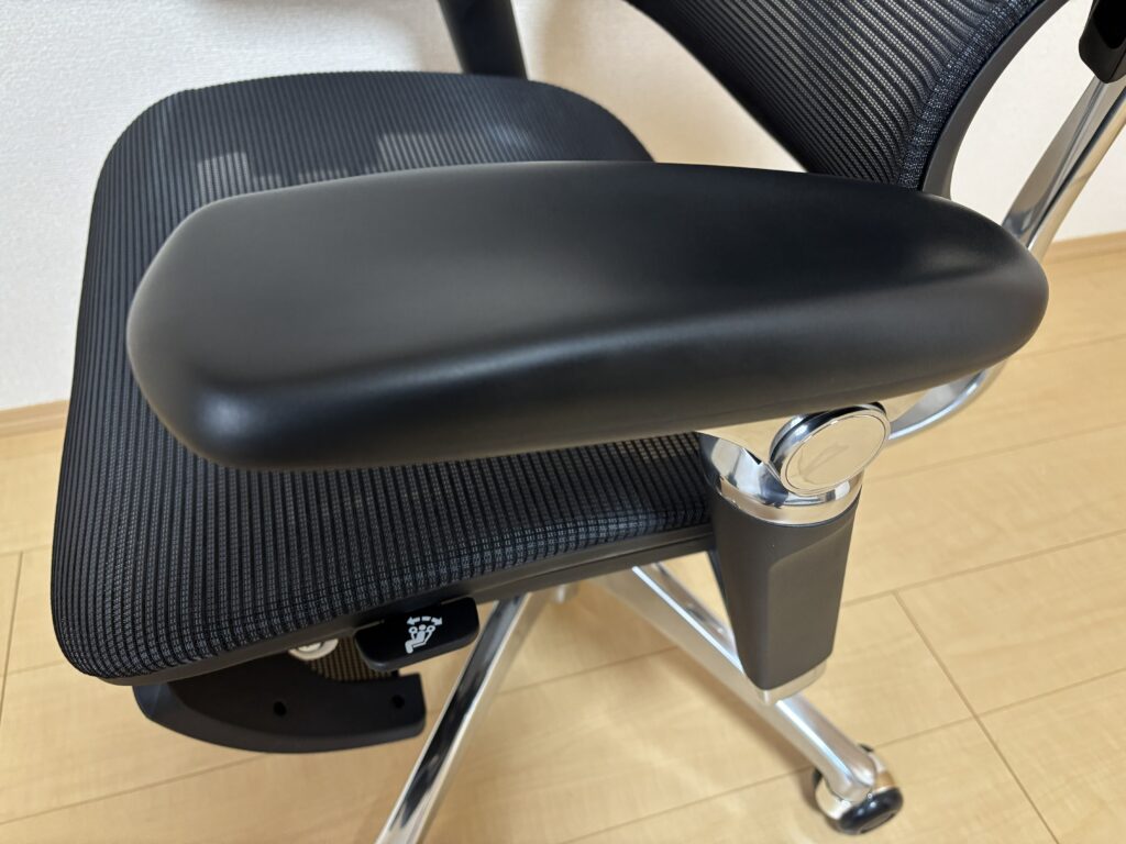 良かった点⑥：【アームレスト】6Dアームレストがかなり便利