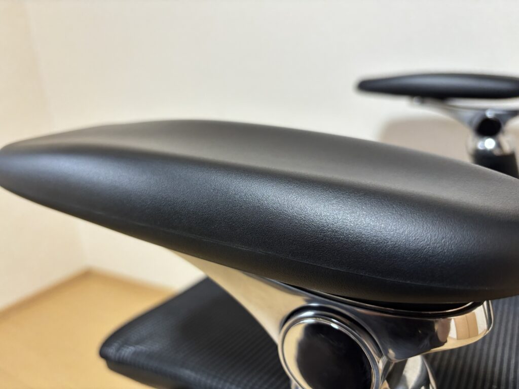 COFO Chair Premium 2のアームレストの形状