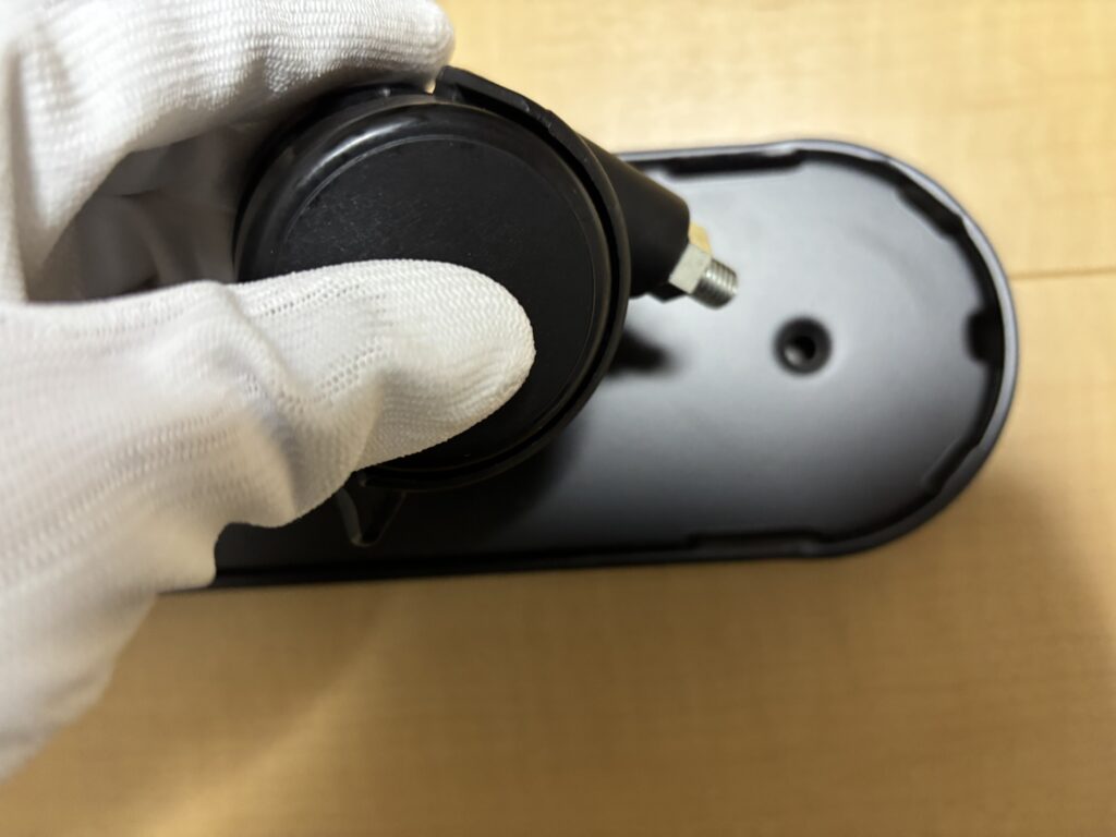 キャスターを取り付け