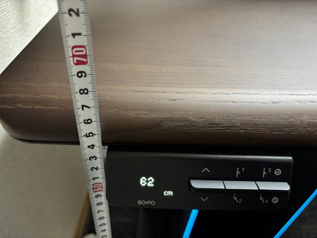 キャスターを付けた状態でのCOFO Desk Studioの最低の高さ