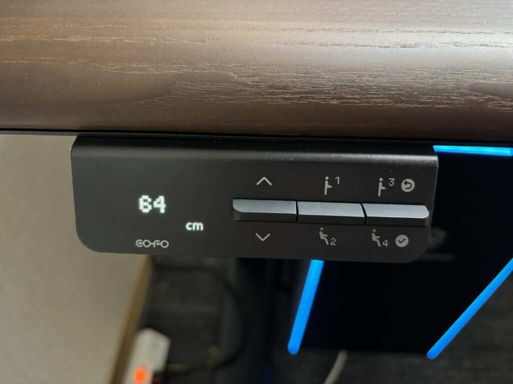 COFO Desk Studioのレビュー①：昇降機能がスムーズで便利