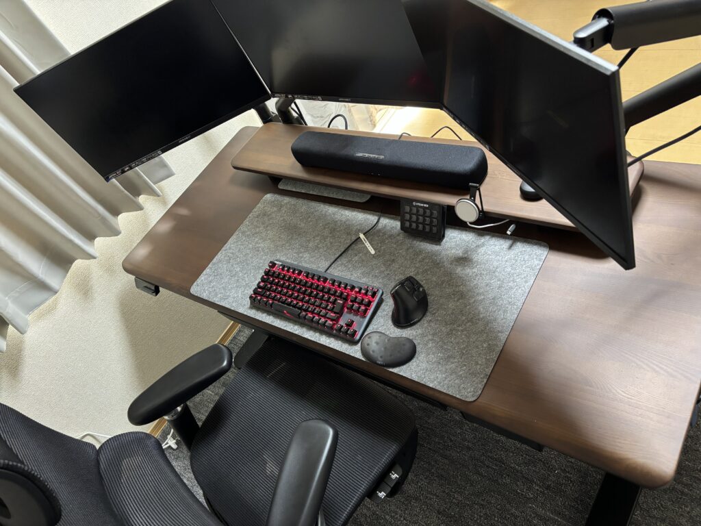 COFO Desk Studioのレビュー③：天板が大きくてゆったり使える