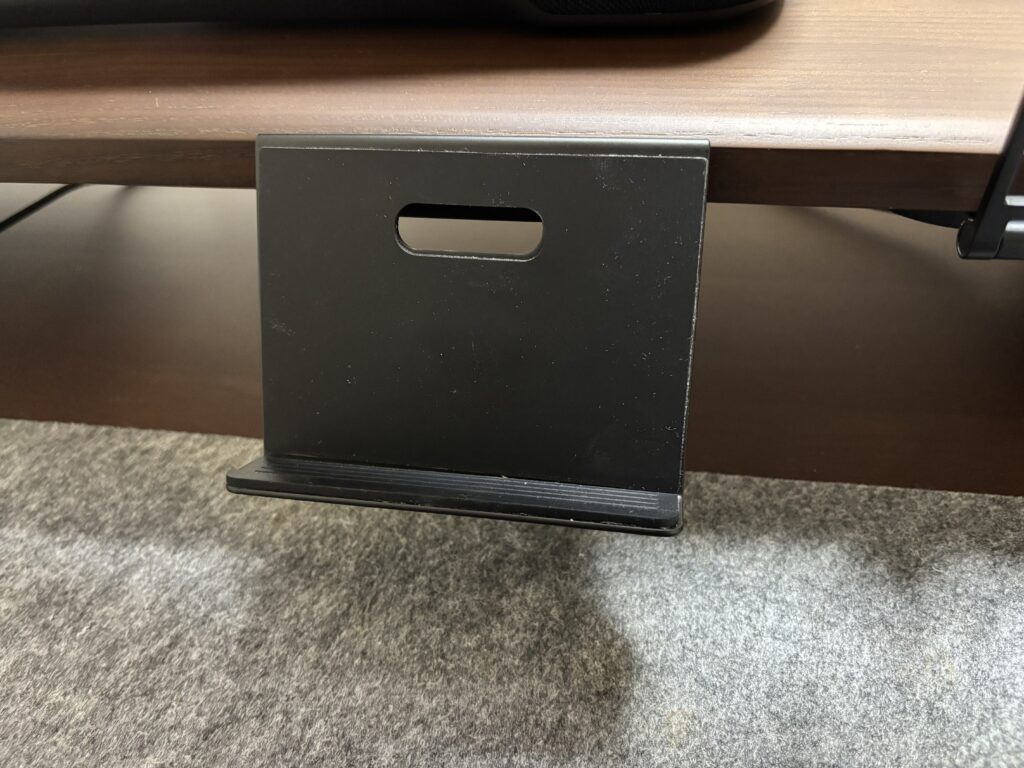 COFO Desk ガジェットスタンド(設置後)