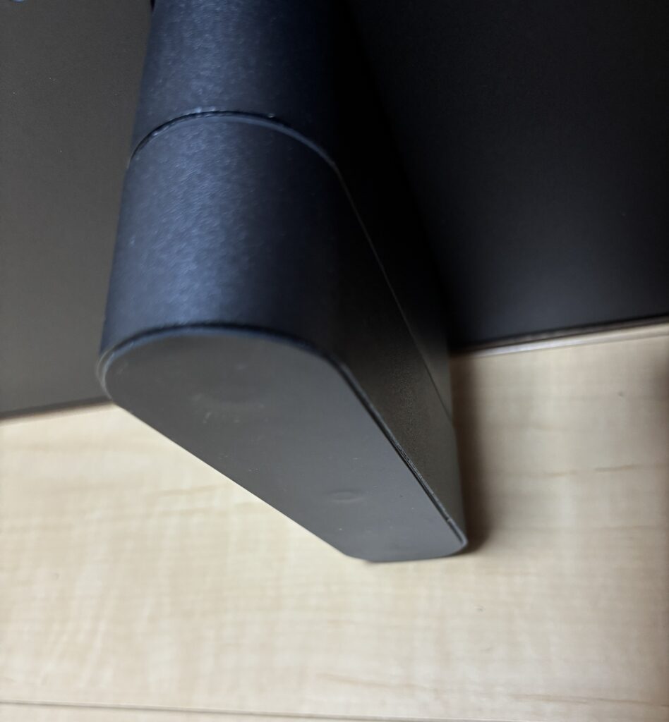COFO Desk Shelfのレビュー④:脚が滑りにくく安心