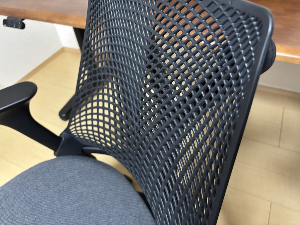 良かった点②：【背もたれ】背中を包み込んでくれて気持ち良い