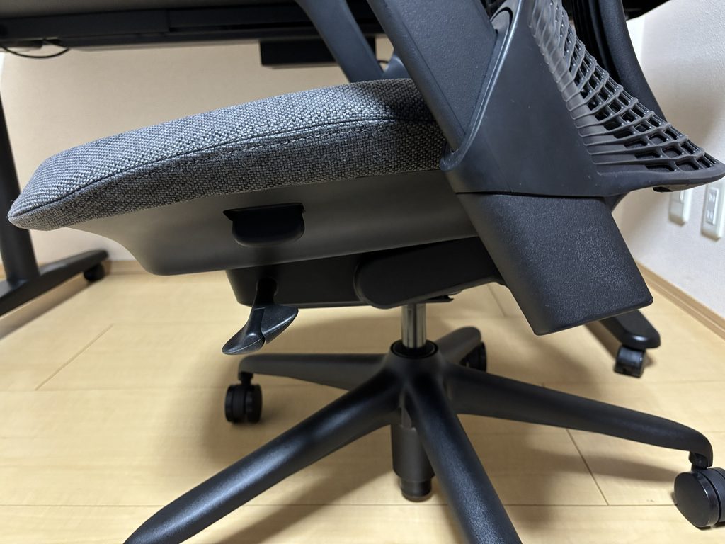 良かった点⑤：【前傾チルト機能】前かがみの姿勢で作業しやすい